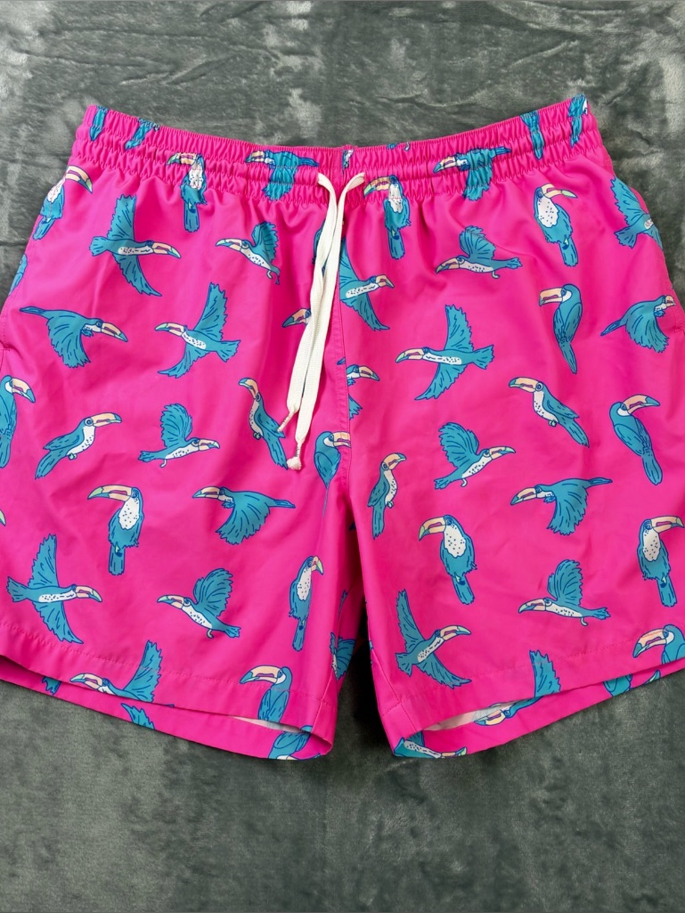 Chubbies Mens Swim Trunks Shorts Large 5.5” Inseam Pink Toucans Lined Drawstring